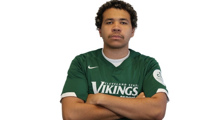 Esports player Isaiah crossing his arms