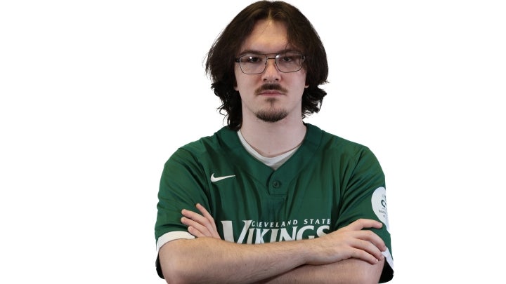 Esports player Steven crossing his arms
