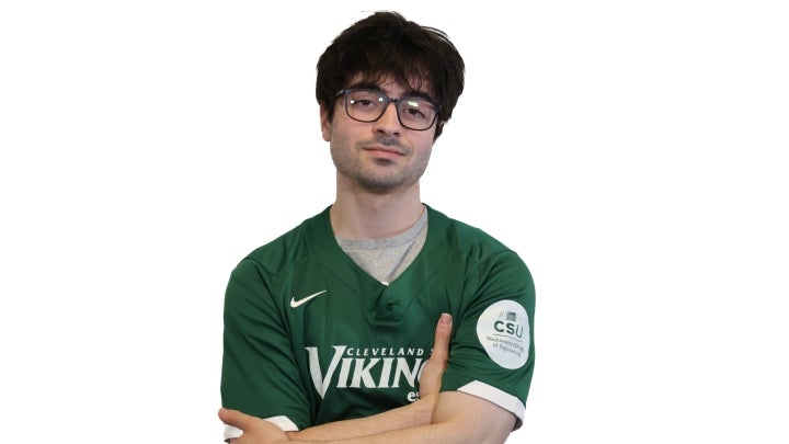 Esports player Ruben crossing his arms